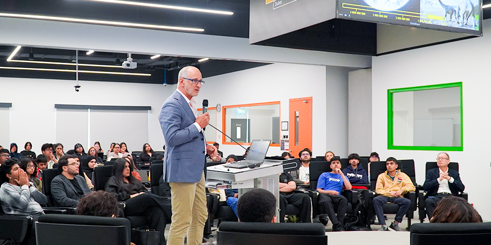 Did life ever exist on Mars? Professor Martin Van Kranendonk addresses at the Curtin Dubai’s Distinguished Speaker Series 